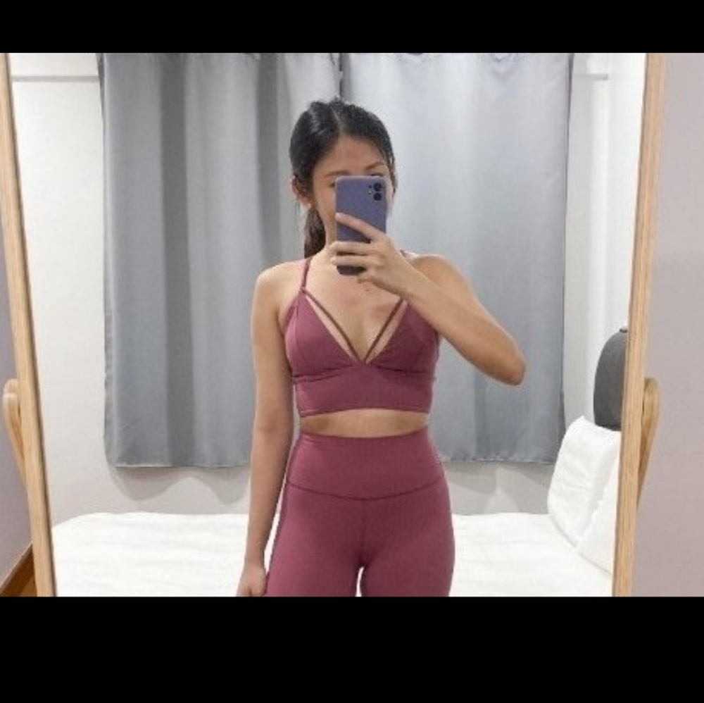 Lululemon pushing limits bra 6 merlot